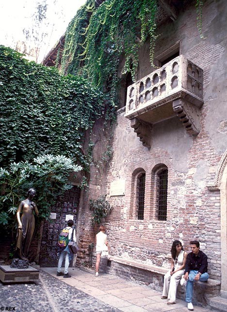 Photo:  Juliet's house in Verona, Italy 